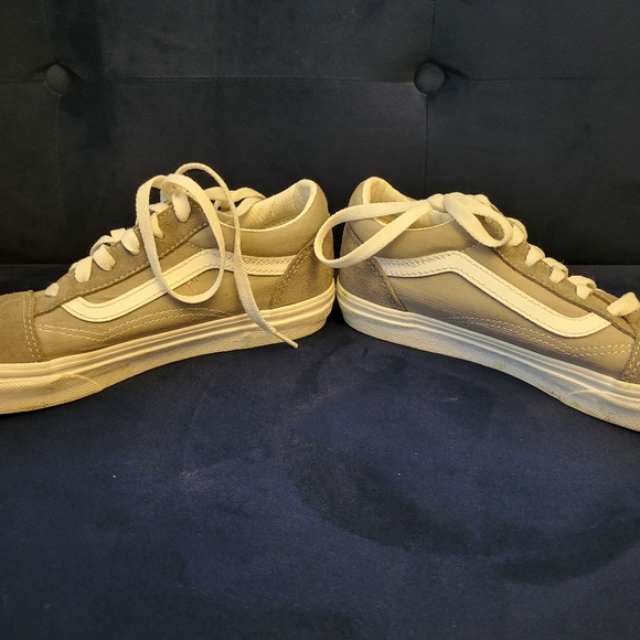 Old School Van's Skate Shoes- Like New (size 4) - Picture 3 of 6
